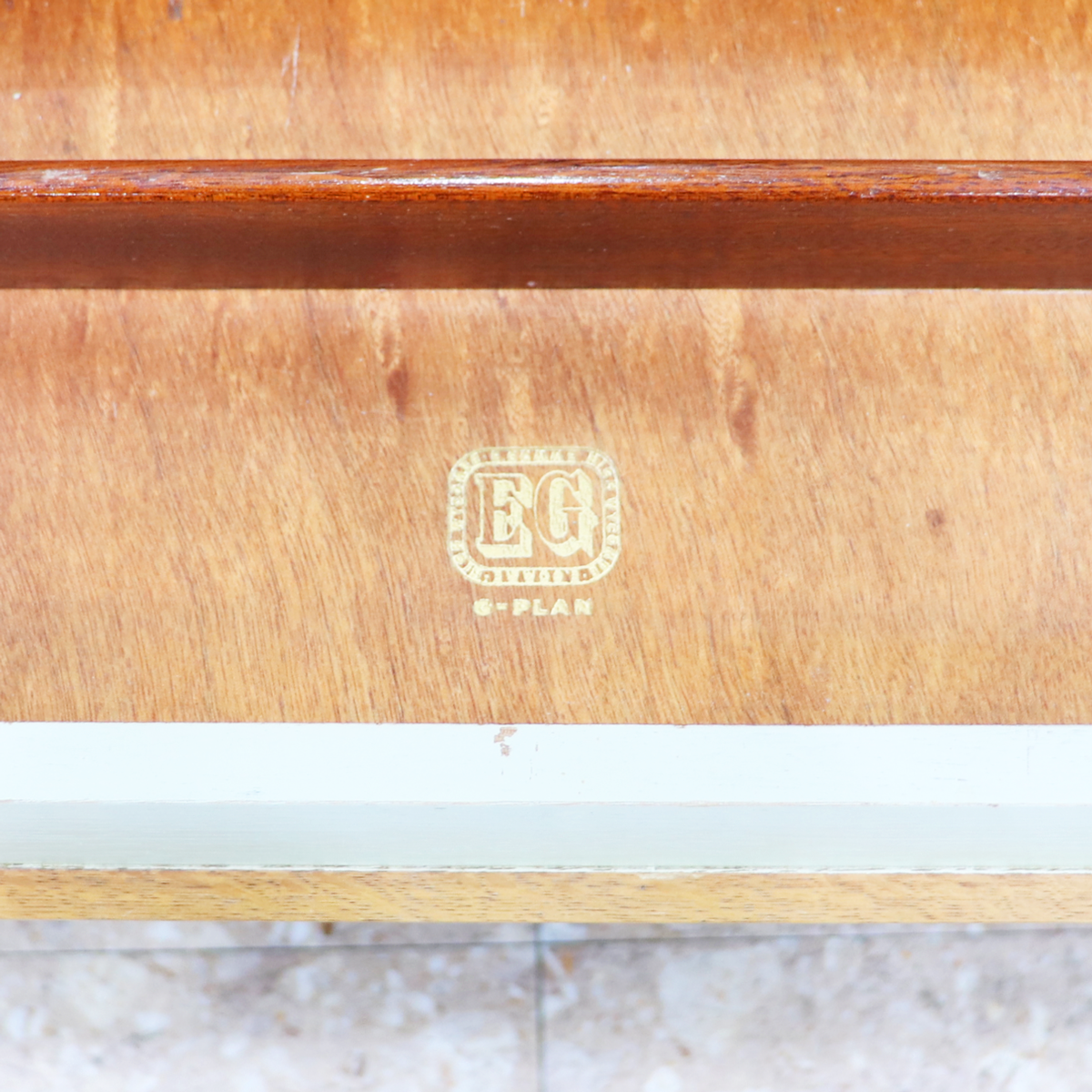 ジープラン G-PLAN チャイニーズホワイト Chinese White ドレッサーデスク 3面ミラー