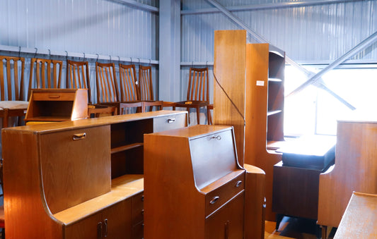 【コンテナ到着のお知らせ】イギリスからヴィンテージ家具が到着しました