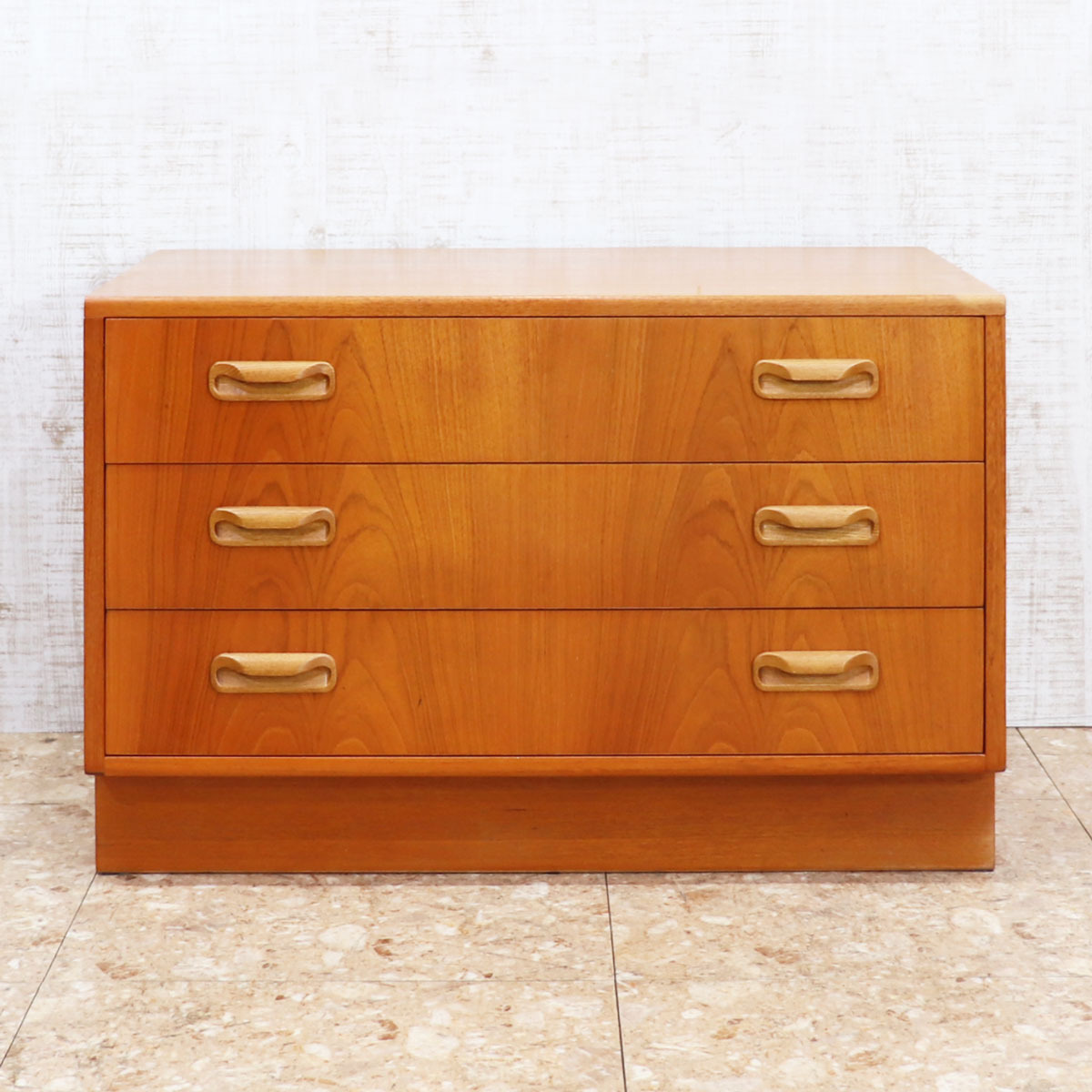 ヴィンテージ G-PLAN ジープラン チーク 3段チェスト 仕上済 ヴィンテージ G-PLAN ジープラン チーク 3段チェスト 仕上済