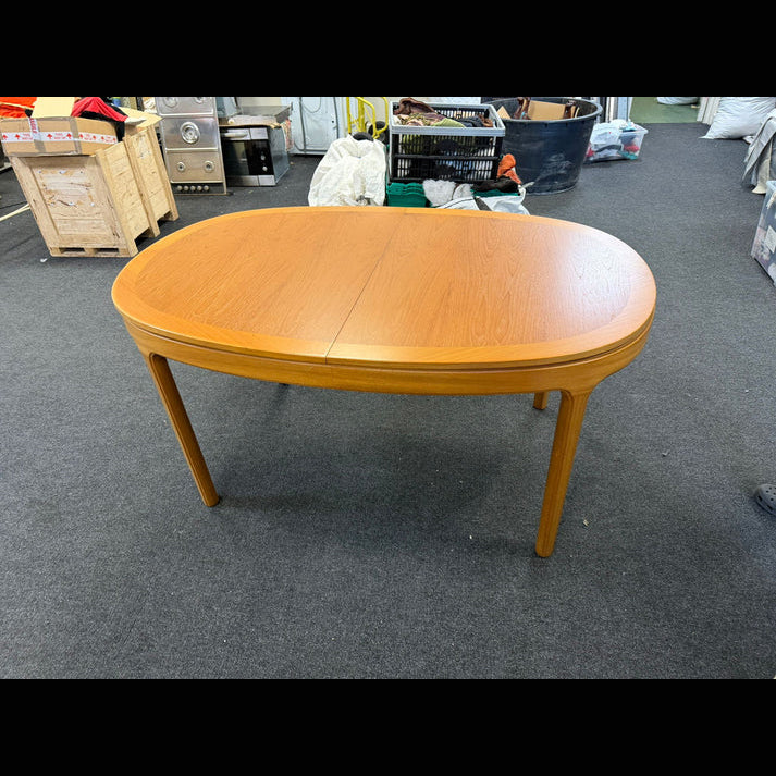 【入荷前先行予約】NATHAN オーバル ダイニングテーブル