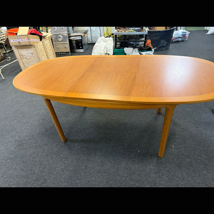 【入荷前先行予約】NATHAN オーバル ダイニングテーブル