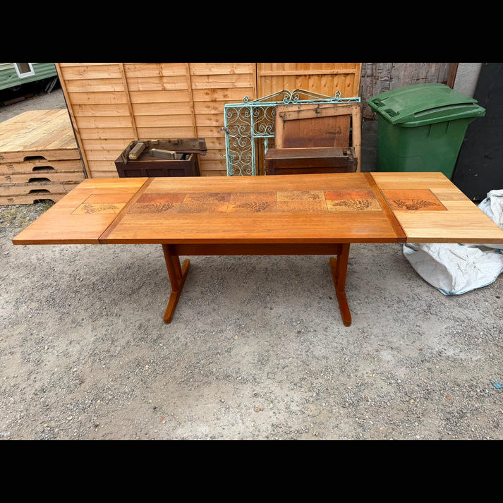 【入荷前先行予約】Gangsø Møbler タイルトップダイニングテーブル