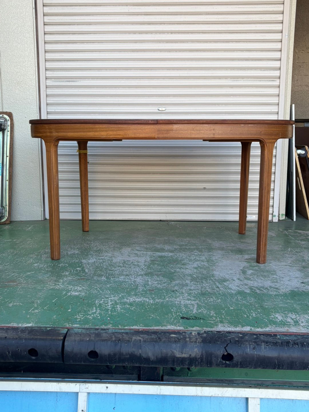 TABLE / DESK - studio MID