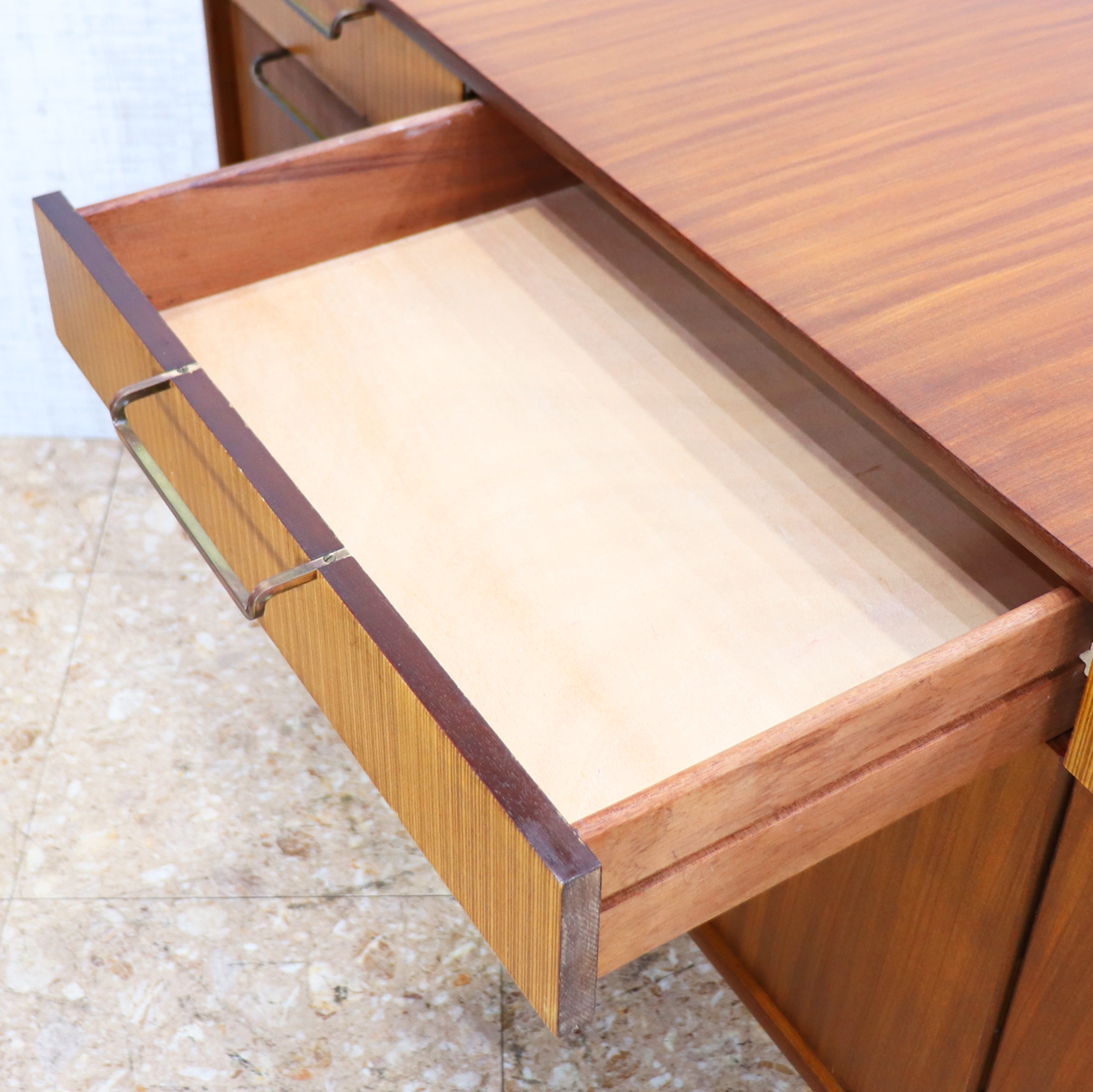 Elliotts of Newbury ヴィンテージ サイドボード