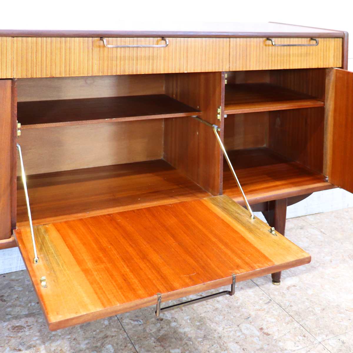 Elliotts of Newbury ヴィンテージ サイドボード