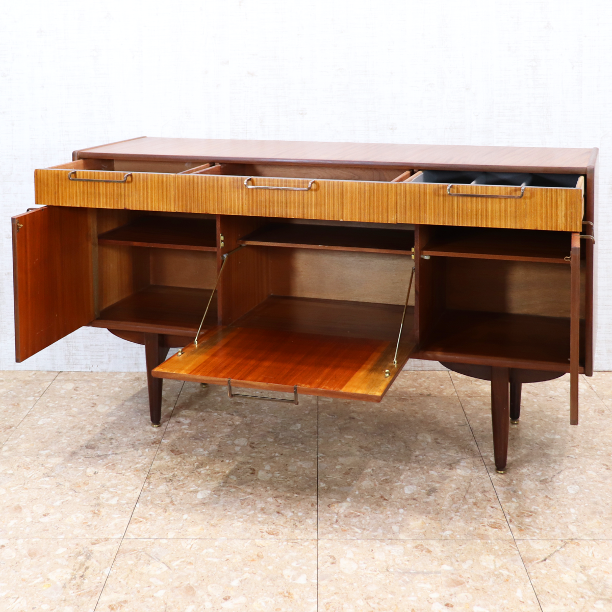 Elliotts of Newbury ヴィンテージ サイドボード