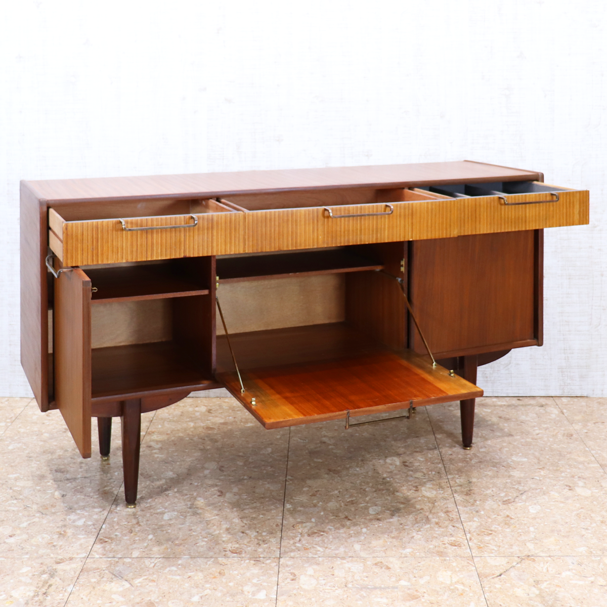 Elliotts of Newbury ヴィンテージ サイドボード