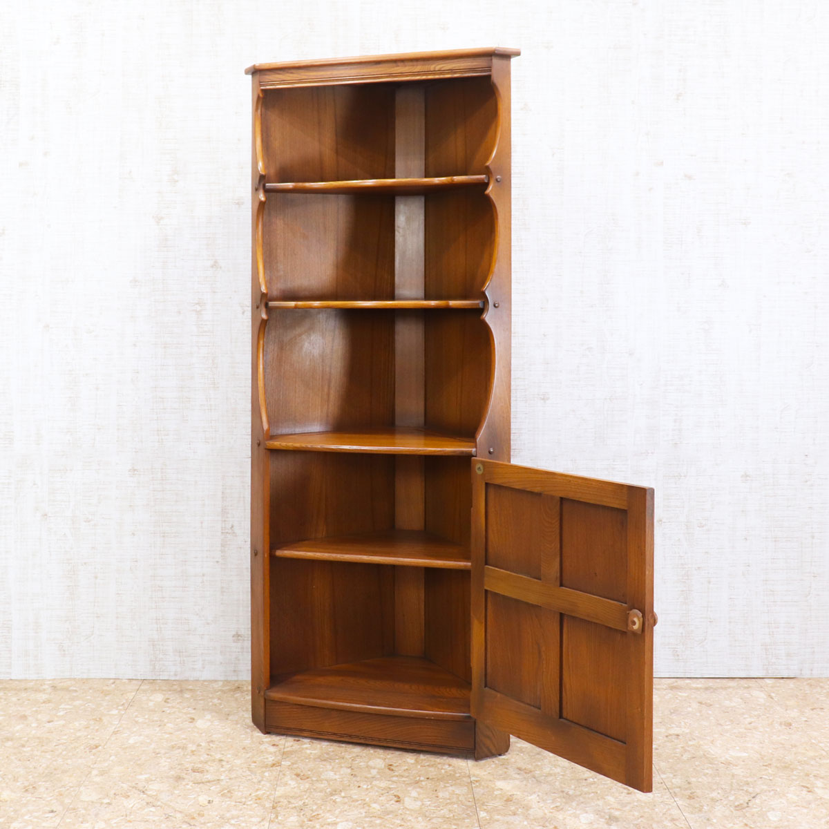コーナーキャビネット Ercol ヴィンテージ イギリス イギリスから届いたERCOL社のビンテージ家具、おしゃれなコーナー