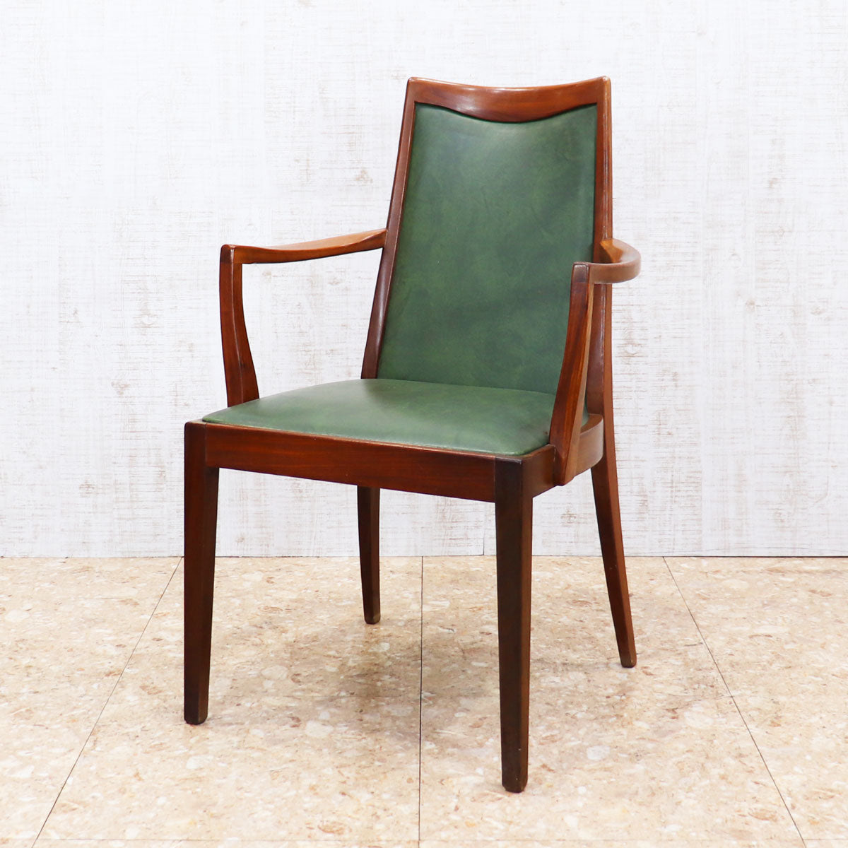 CHAIR / SOFA – studio MID
