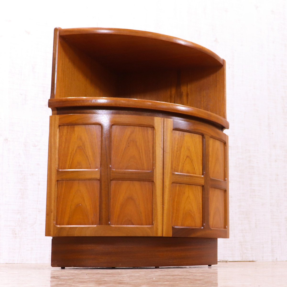 ヴィンテージ家具 ネイサン NATHAN ヴィンテージ コーナーキャビネット model 4774