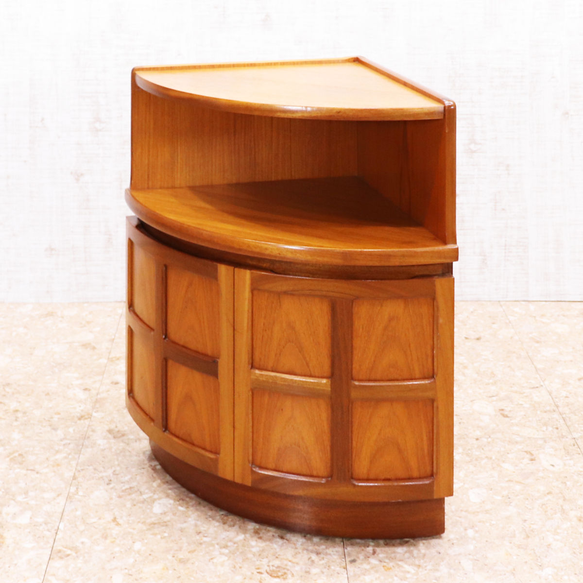 ヴィンテージ家具 ネイサン NATHAN ヴィンテージ コーナーキャビネット model 4774