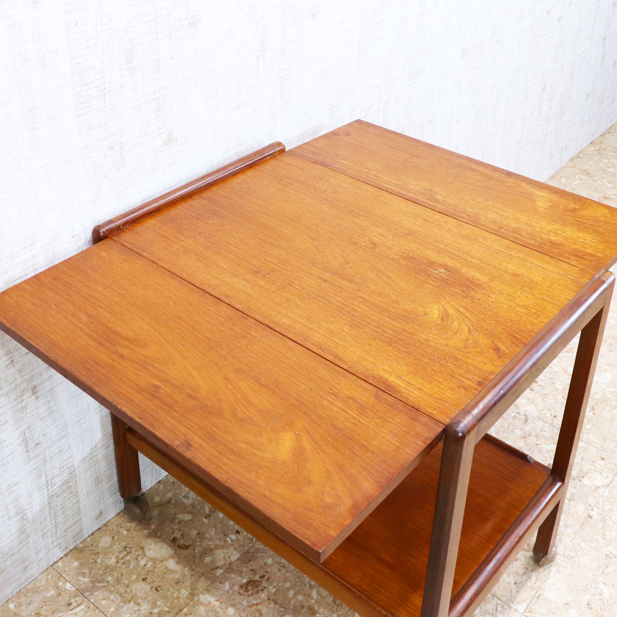 英国アンティーク木製ドロップリーフトロリーテーブル/収納式ワゴン机(89-197 英国アンティーク木製ドロップリーフトロリーテーブル/収納式