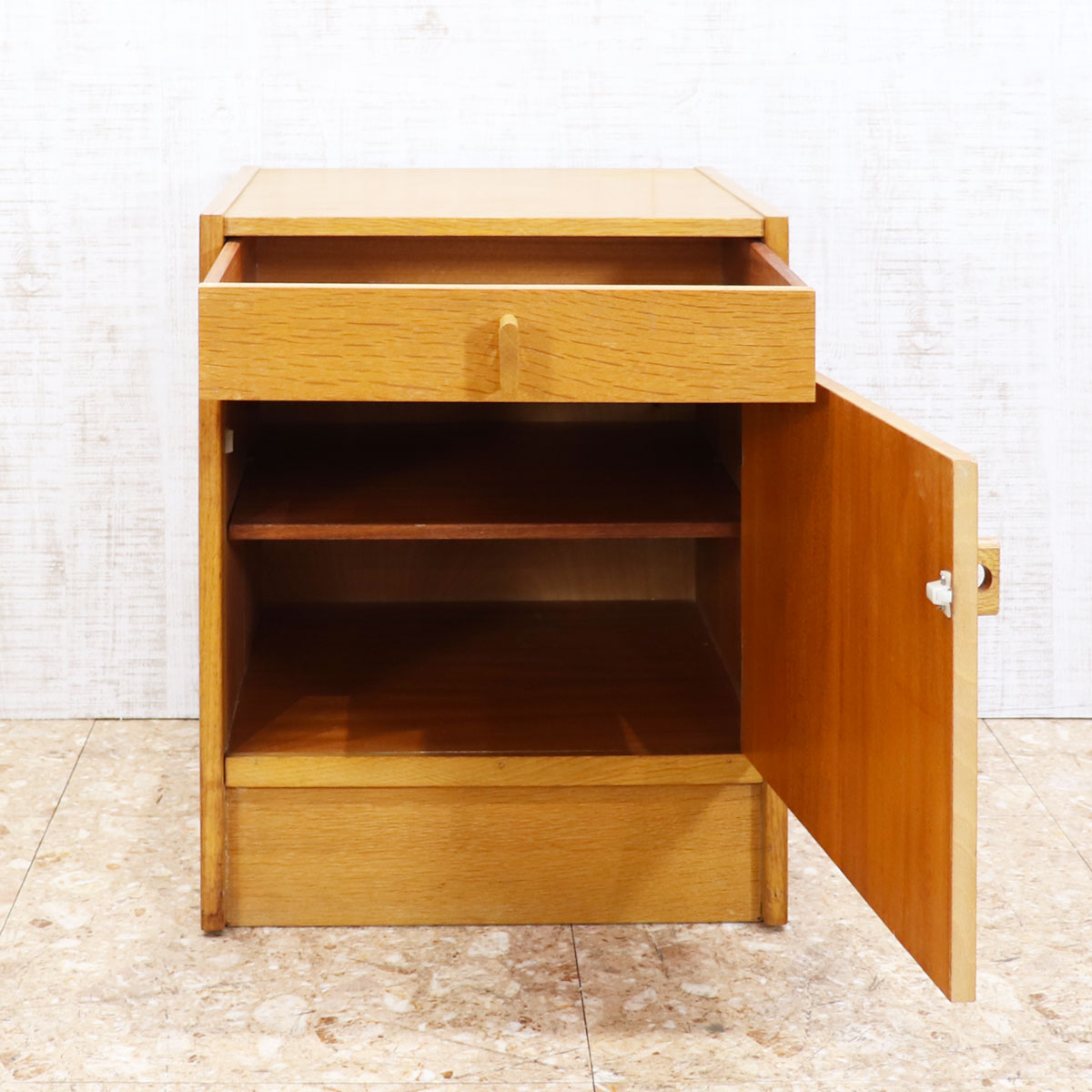 英国 ヴィンテージ　チェスト　サイドテーブル　ナイトテーブル 英国 ヴィンテージ チェスト サイドテーブル ナイトテーブル