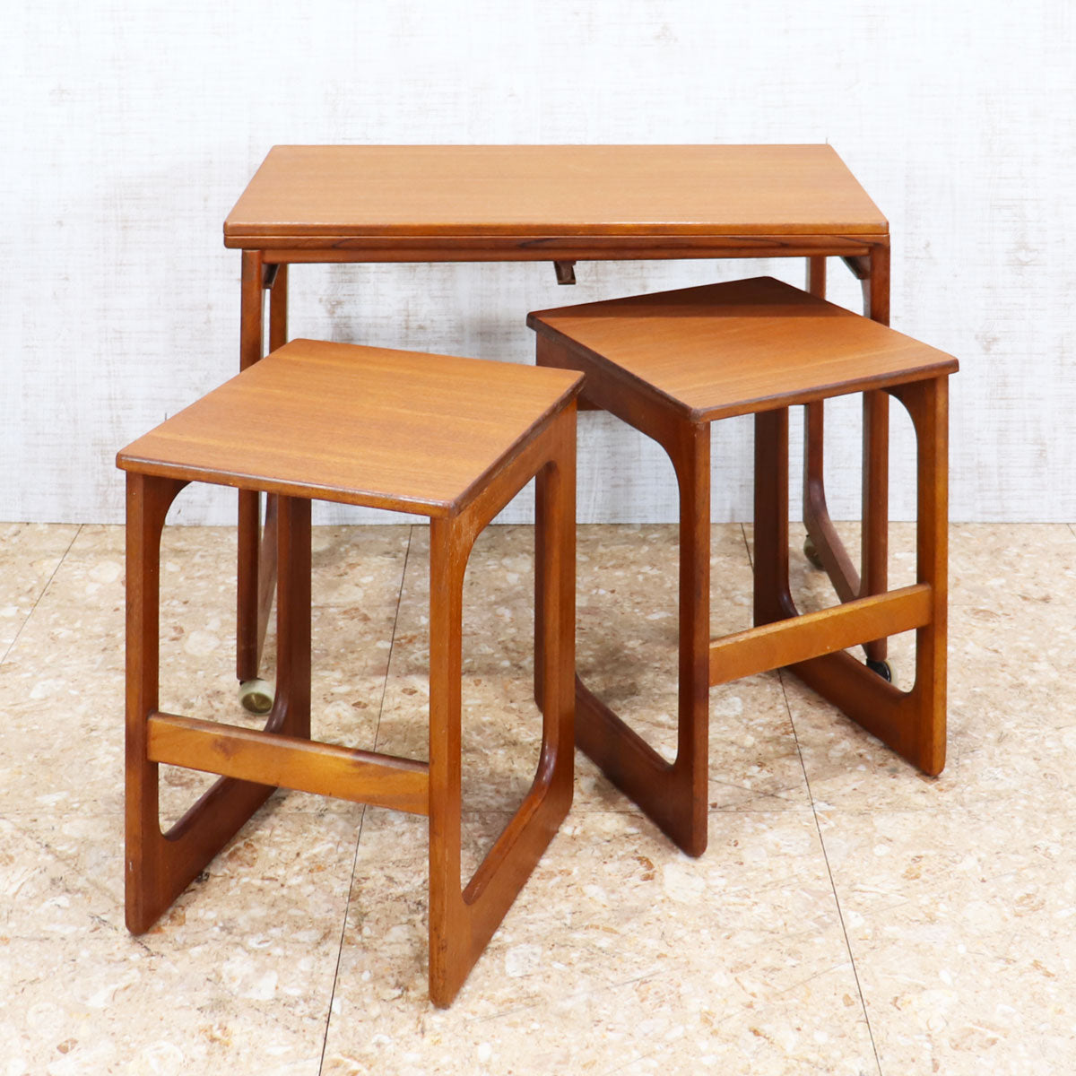 LOW TABLE / NEST TABLE – studio MID