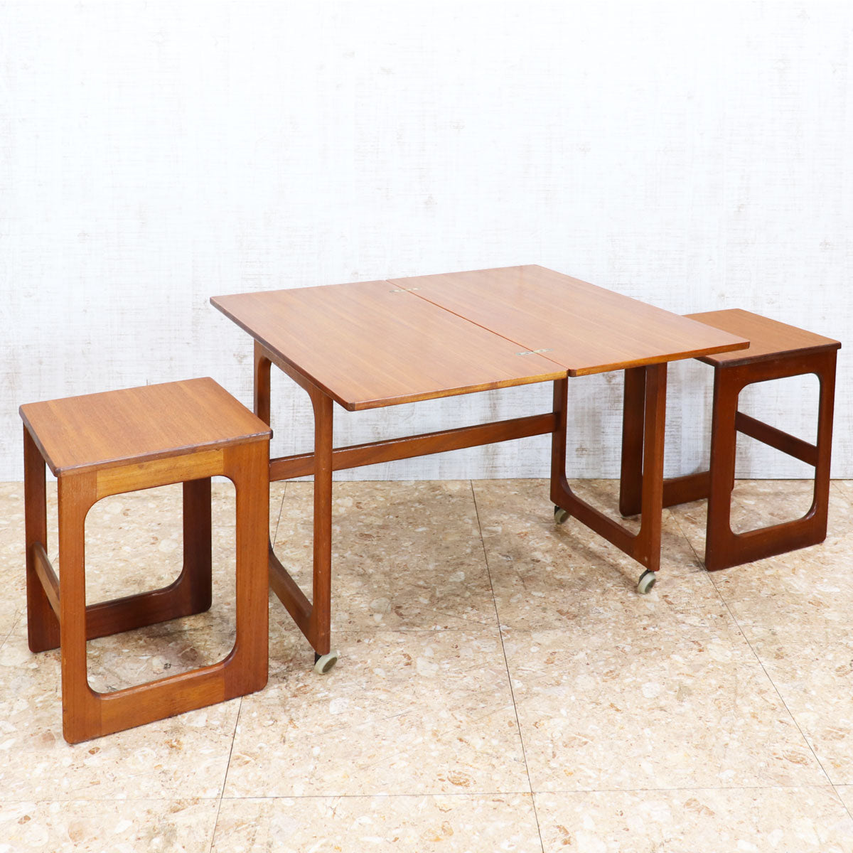 英国アンティークMcIntoshマッキントッシュ製ネストテーブル3台89-240