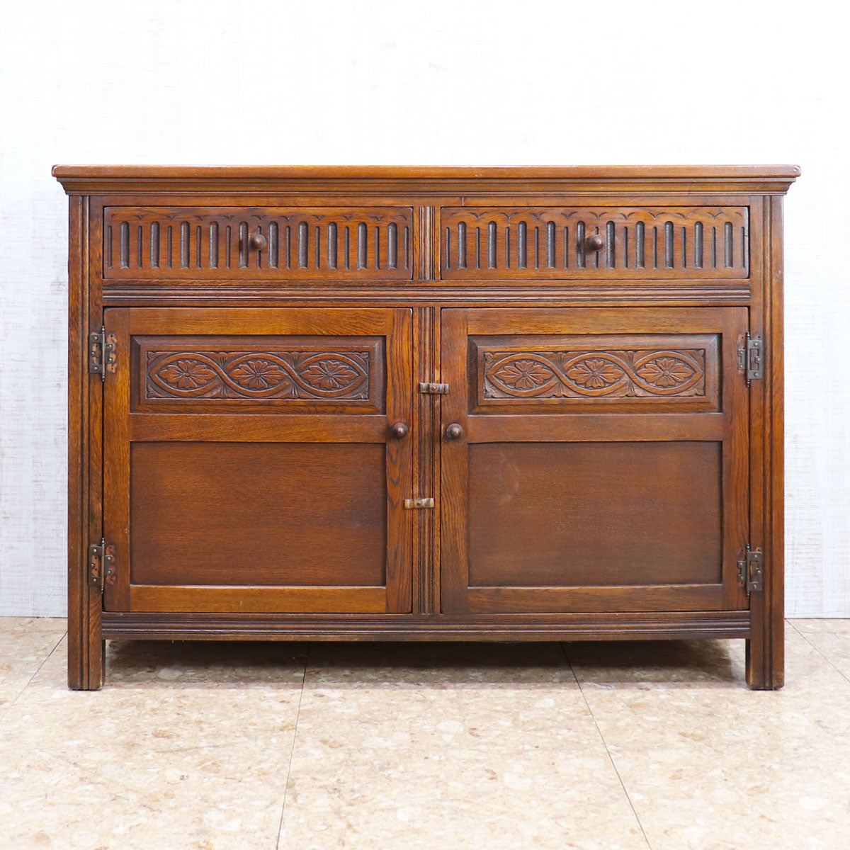 『JayceeFurniture』ジェイシーファニチャー ウェルシュドレッサー ジェイシーファニチャー JAYCEE FURNITURE カップボード