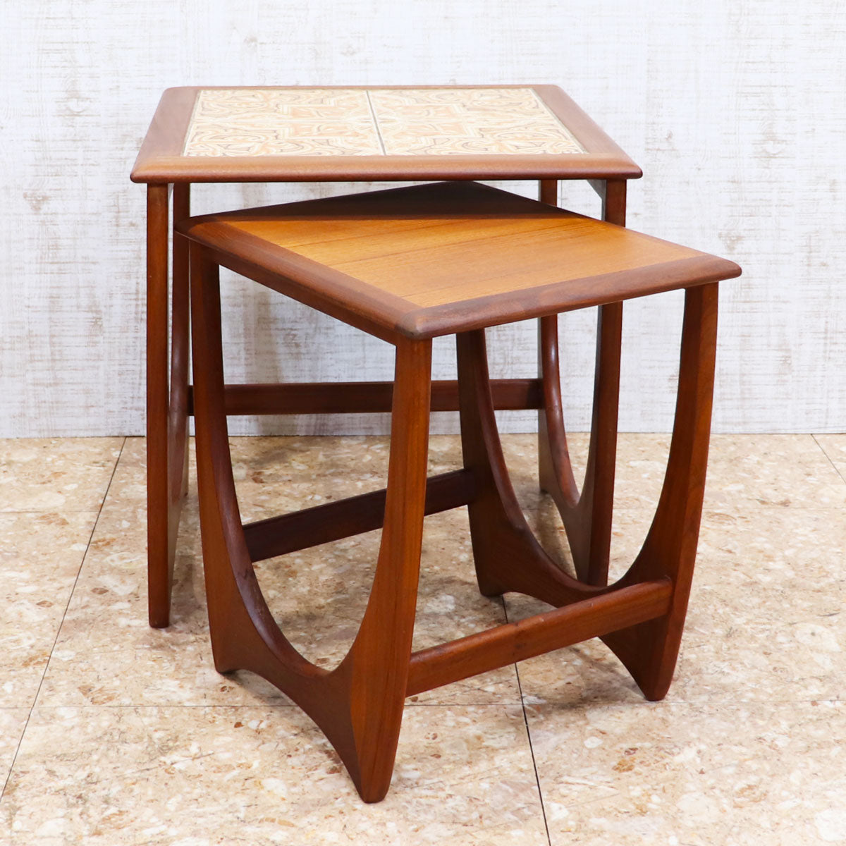 G-PLAN(ジープラン) / ネストテーブル (2) ジープラン G-PLAN ASTRO タイルトップ ネストテーブル 2台