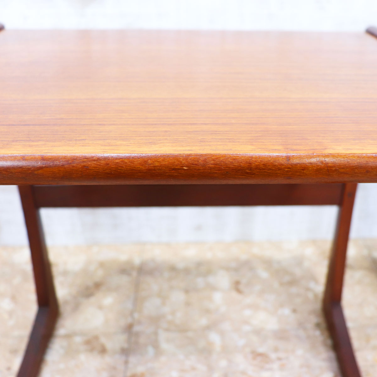 イギリス ビンテージ 家具 ネストテーブル サイドテーブル 3台組 6546c イギリス ヴィンテージ ネストテーブル 3台セット – studio MID