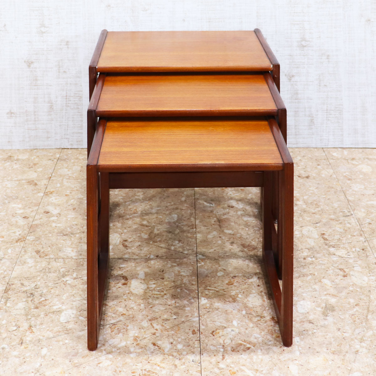 イギリス ヴィンテージ ネストテーブル 3台セット – studio MID